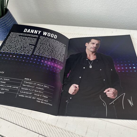 KOTB Mixtape Tour Book - Concert Tour Memorabilia- New kids On The Block 2019 - Picture 11 of 14